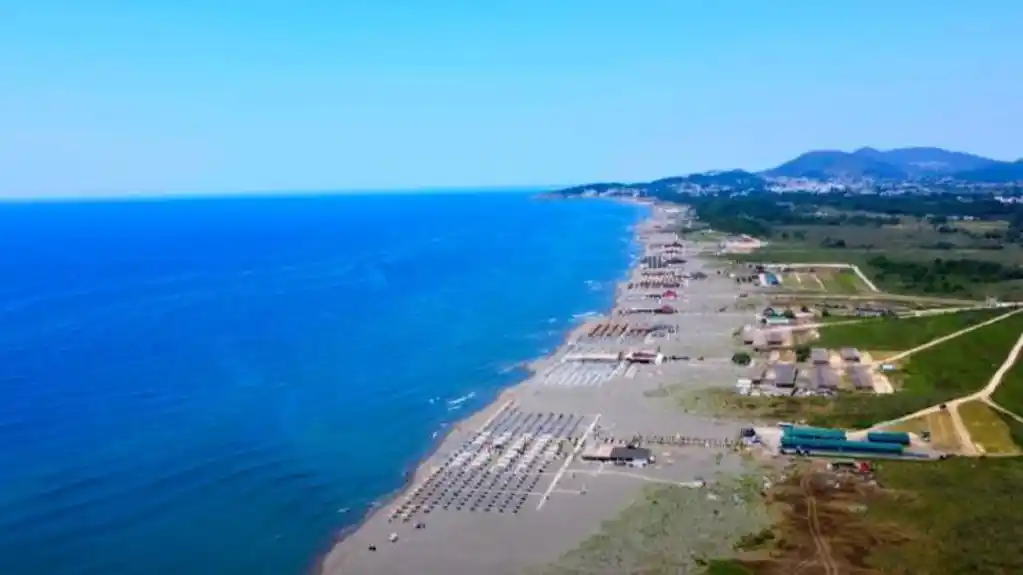 Ulcinj: Na Velikoj plaži spašeno dijete, jak vjetar ga odvukao tri kilometra od obale