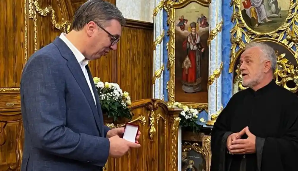 Vučić: Hrvatski tekst protiv mene je radio jedan iz Crne Gore; Samo genije može istovremeno da pomaže Rusiji i pruža potporu Ukrajini!