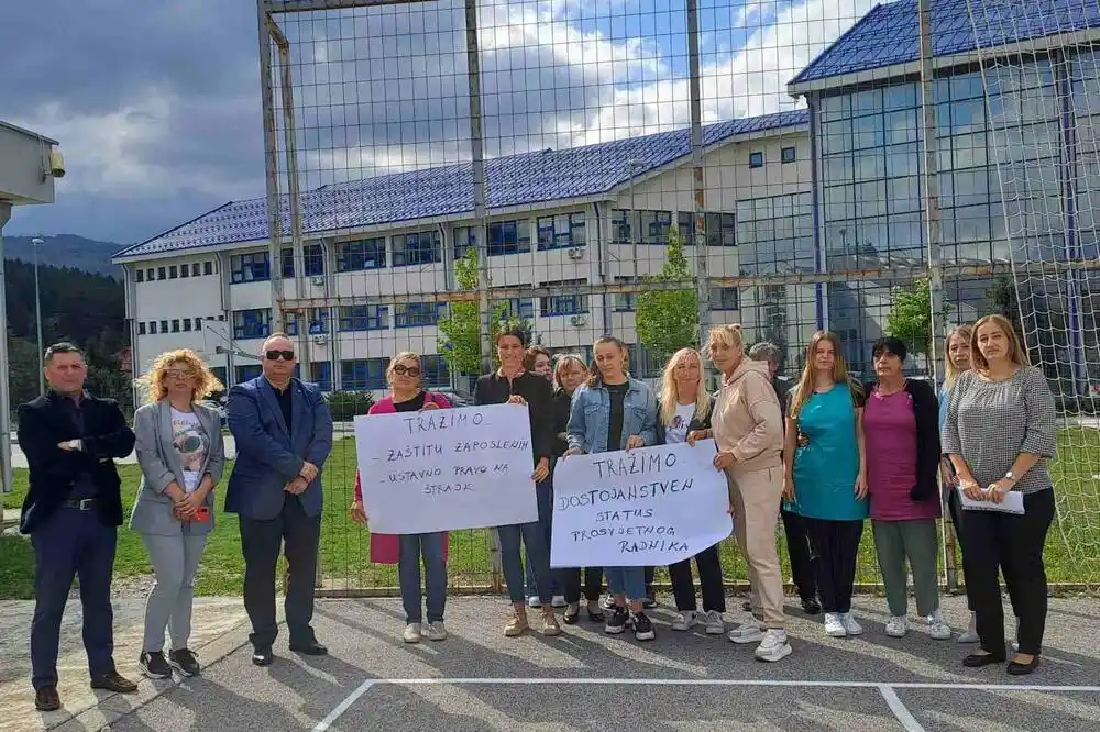 Protest prosvjetnih radnika u Kolašinu: Povećati budžetska izdvajanja za zagrijavanje škola