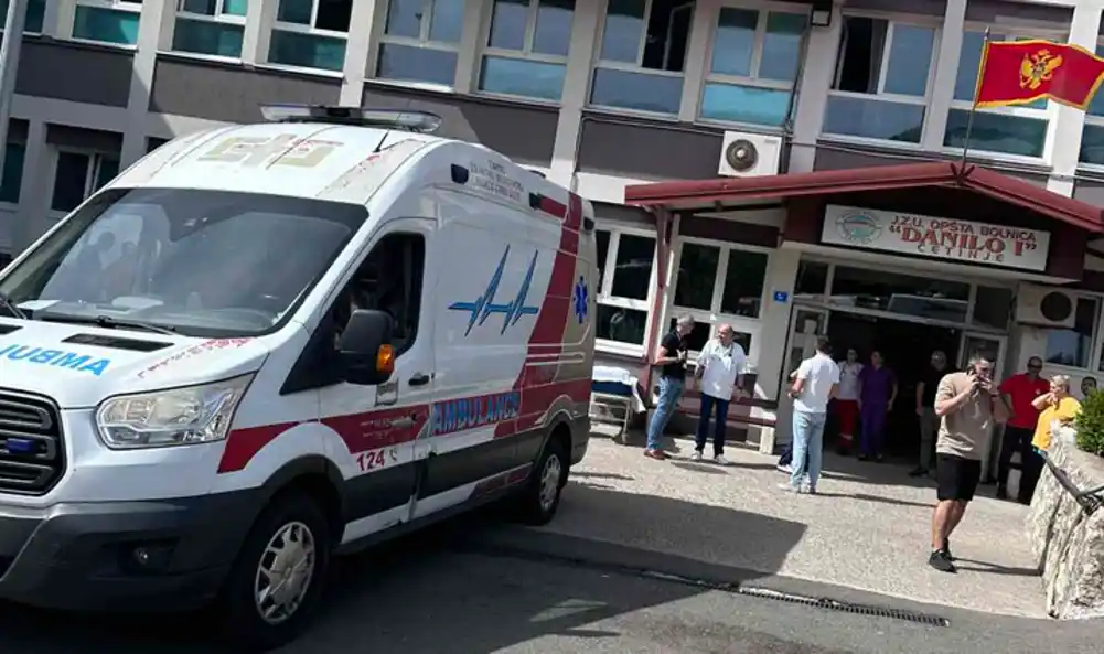 ZHMP: Četiri ugrožena pacijenta transportovani u Urgentni centar KCCG