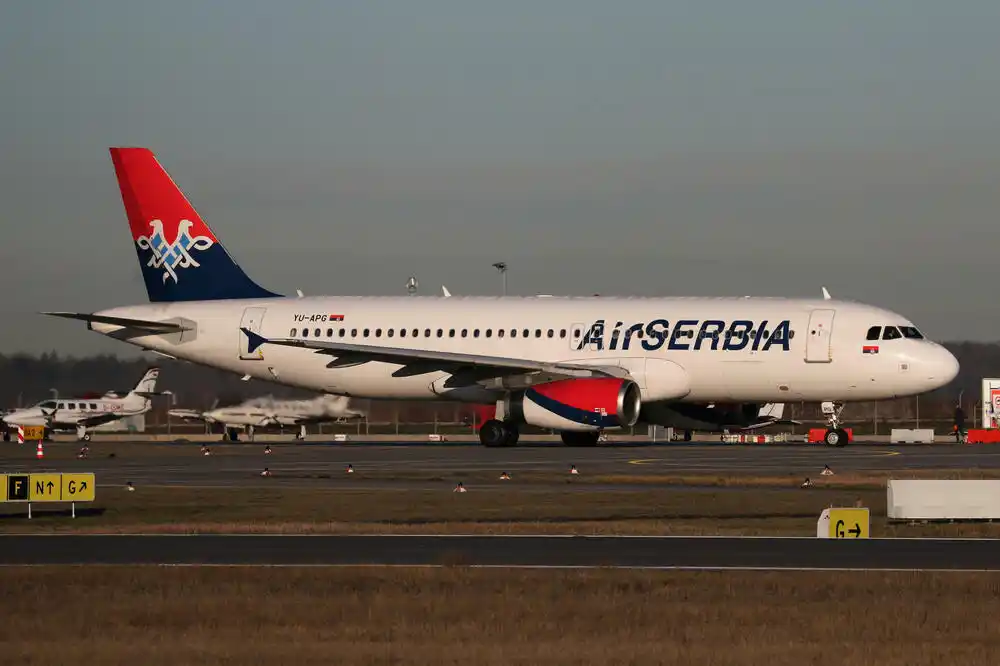 Avion sa državljanima Srbije sletio u Beograd, nakon polijetanja bombardovan aerodrom u Tel Avivu