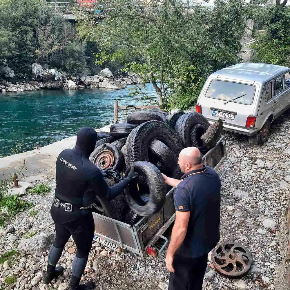 Čišćenje korita Tare: Izvučeno više od deset velikih kamionskih guma i petnaestak manjih