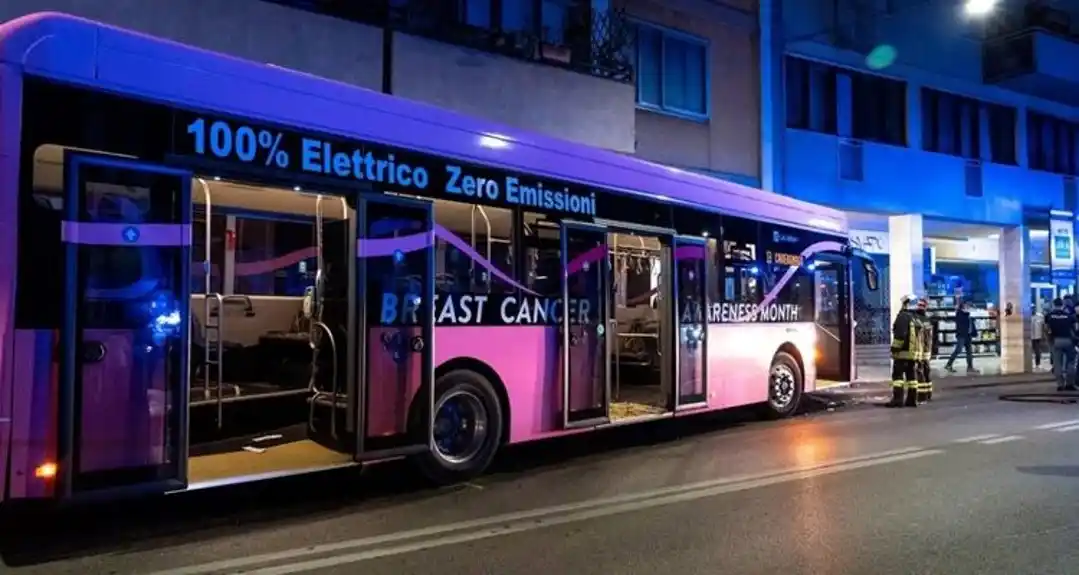 Električni autobus u Veneciji sletio s puta pa udario u zgradu, 15 povrijeđenih