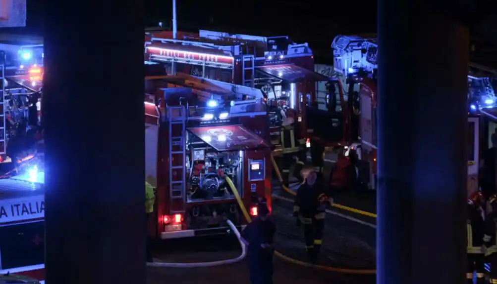 Najmanje 20 ljudi stradalo nakon pada autobusa sa nadvožnjaka u blizini Venecije