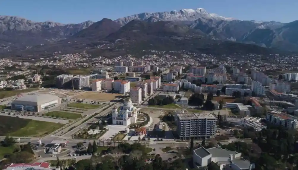 Policajci protestovali u Baru: Bivše kolege hoće „stan na dar“