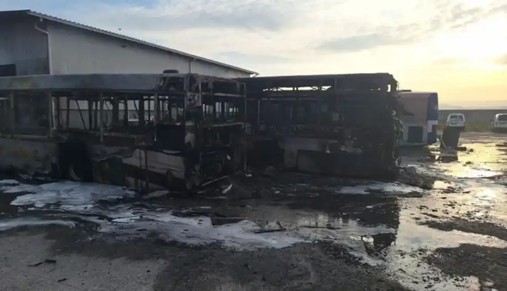 Požaru u Podgorici, dva autobusa potpuno izgorjela