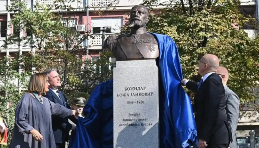 U Beogradu otkriven spomenik načelniku štaba Crnogorske vrhovne komande generalu Božidaru Jankoviću: Oslobađao Kosmet 1912!