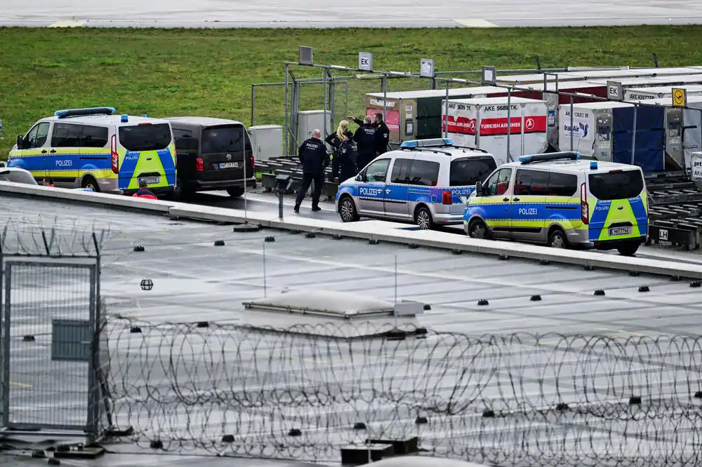 Aerodrom u Hamburgu zatvoren, otac drži dijete kao taoca