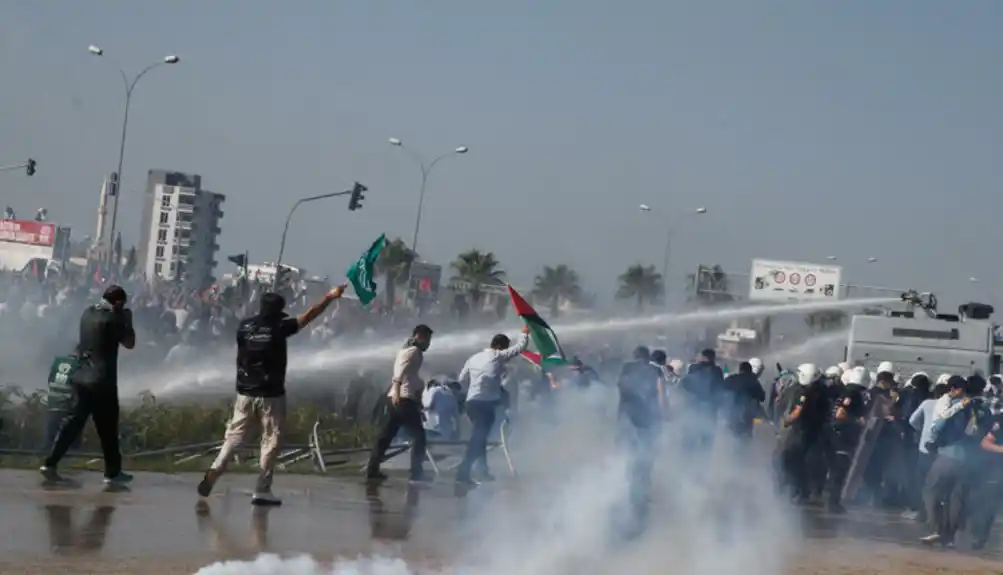 Turska policija suzavcem rastjerala propalestinski skup kod vojne baze u kojoj i SAD imaju vojnike