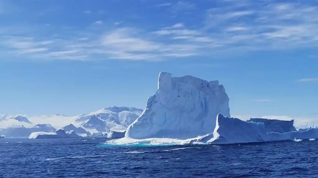 Upozorenje naučnika – Najveći ledeni brijeg na svijetu u pokretu poslije 30 godina