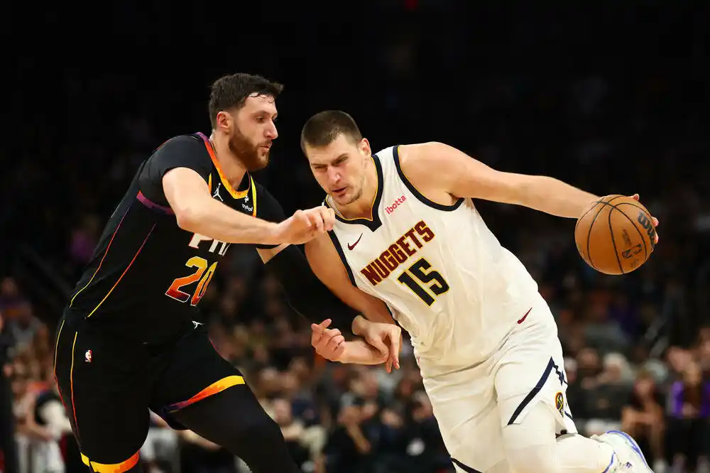 Jokić ponovo blistao, Boston u derbiju pobijedio Filadelfiju