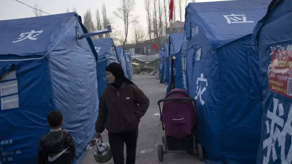 Kina: Povećava se broj poginulih u zemljotresu, uništeno 14.000 domova