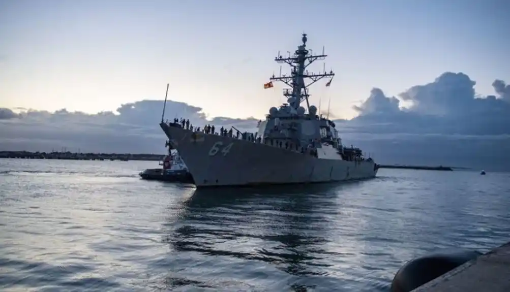 Napadnut američki ratni brod u Crvenom moru