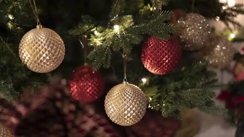 Kako sačuvati zdravlje tokom praznika: Dočekajte Novu godinu i Božić bez stresa i puni energije