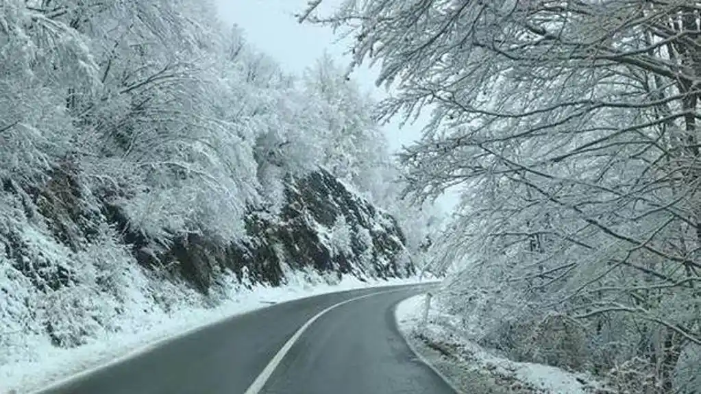 Putevi suvi, na sjeveru poledica