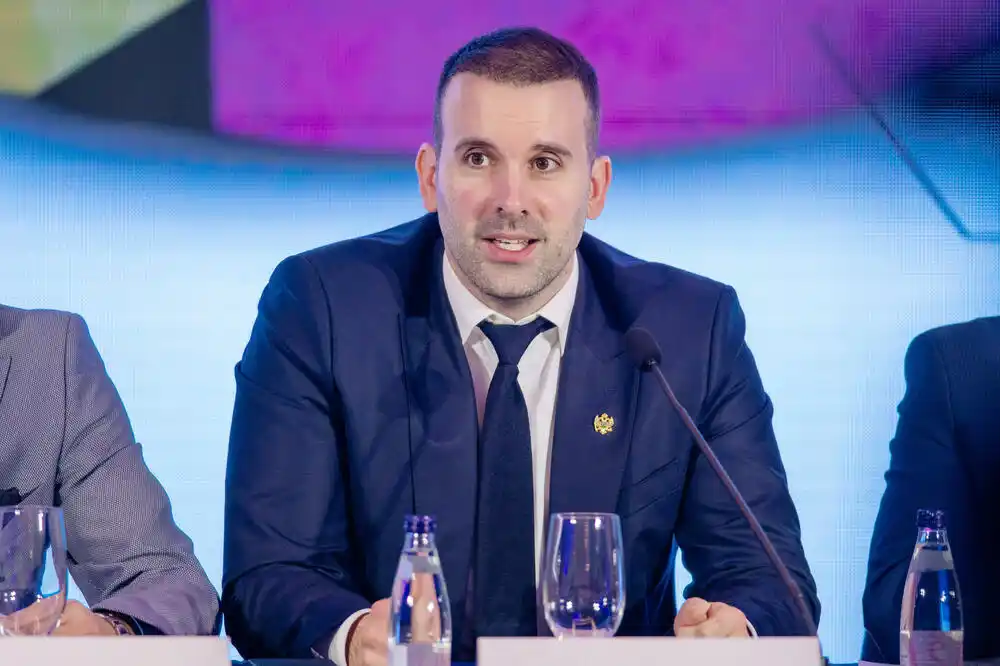 Spajić: Plan je da Crna Gora do kraja 2030. godine završi izgradnju oba autoputa i četiri brze autoceste