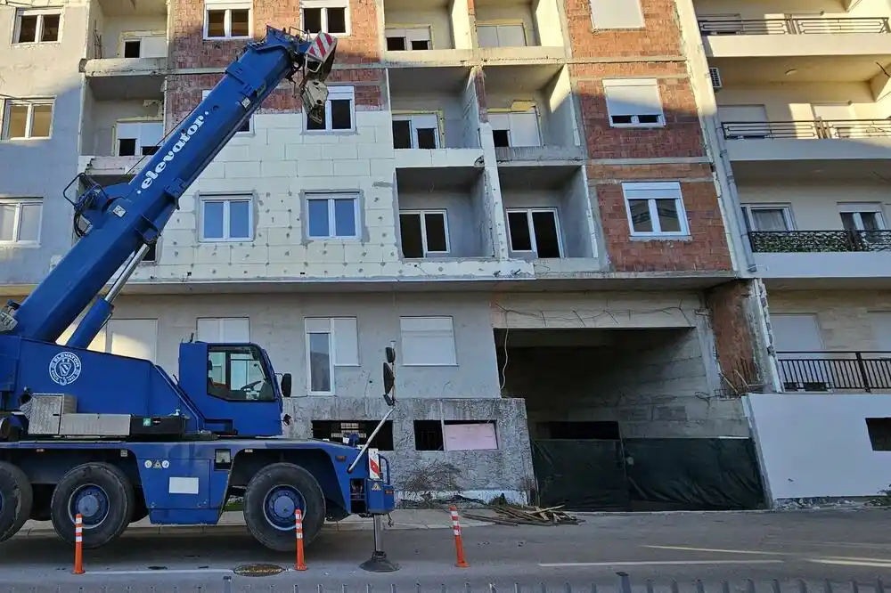 Stanari će tužiti i državu i investitora: Za danas planirano rušenje nelegalne Lamele C ispod Ljubovića