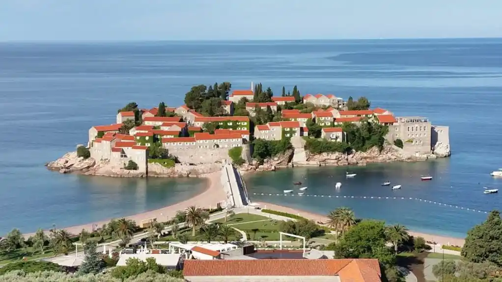 Sveti Stefan, Pržno, Kamenovo i djelovi Rafailovića bez vode