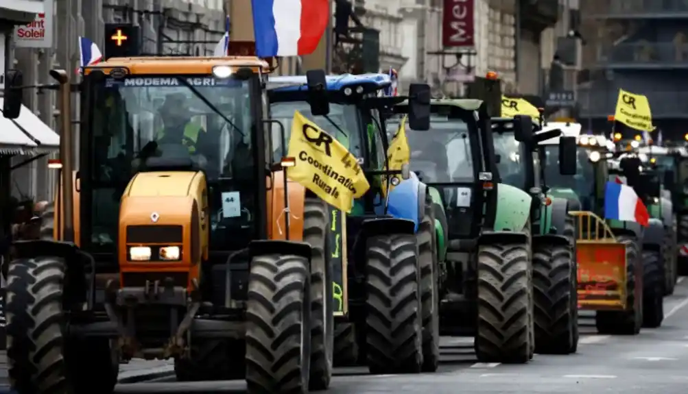 Francuska: Poljoprivrednici krenuli u blokadu Pariza