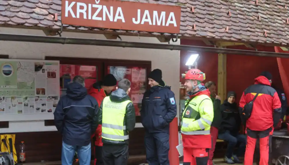 Pet osoba zarobljeno u pećini Križna jama, spasavanje bi moglo da potraje nekoliko dana