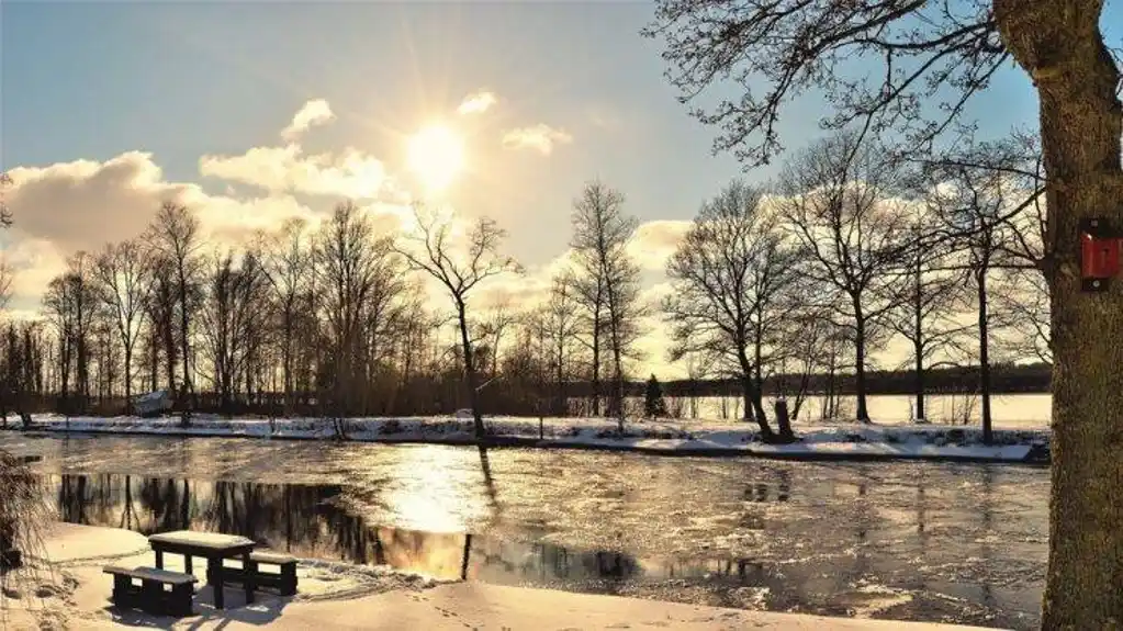 Danas sunčano, temperatura do 15 steeni