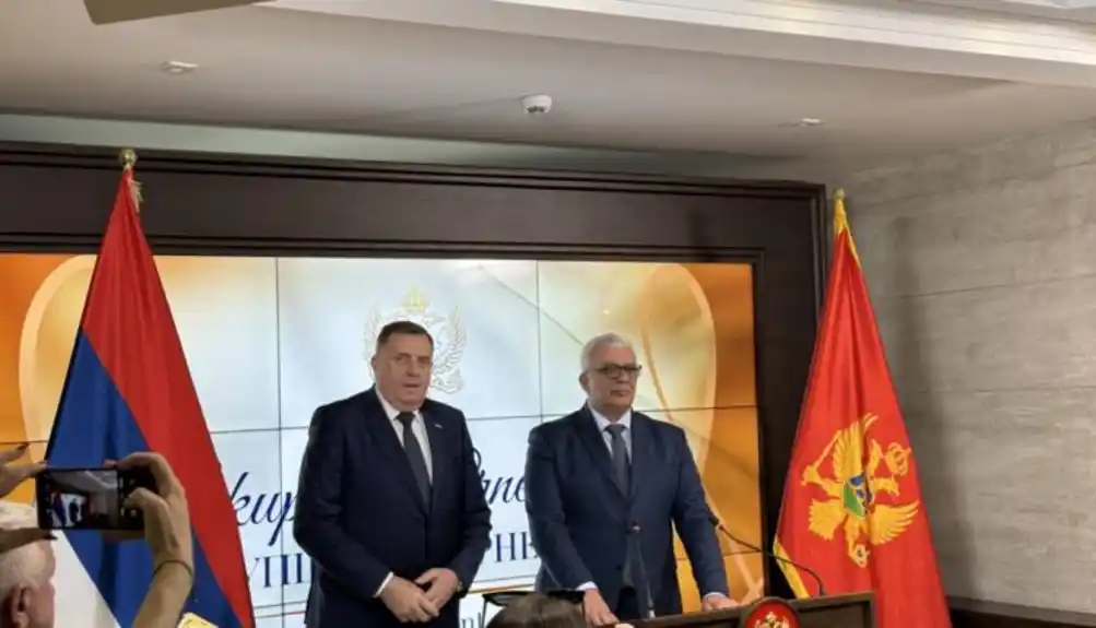 Dodik: Nema ništa sporno što je istaknuta zastava Republike Srpske na sastanku sa Mandićem, ako je to za neke u BiH jeres, jasno je da se nismo pomakli od 1992. godine