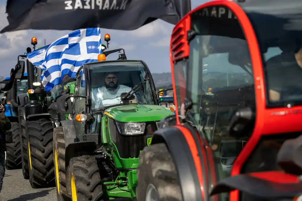 Grčki poljoprivrednici napuštaju Atinu posle 24-časovnog protesta, narednih dana o daljim koracima