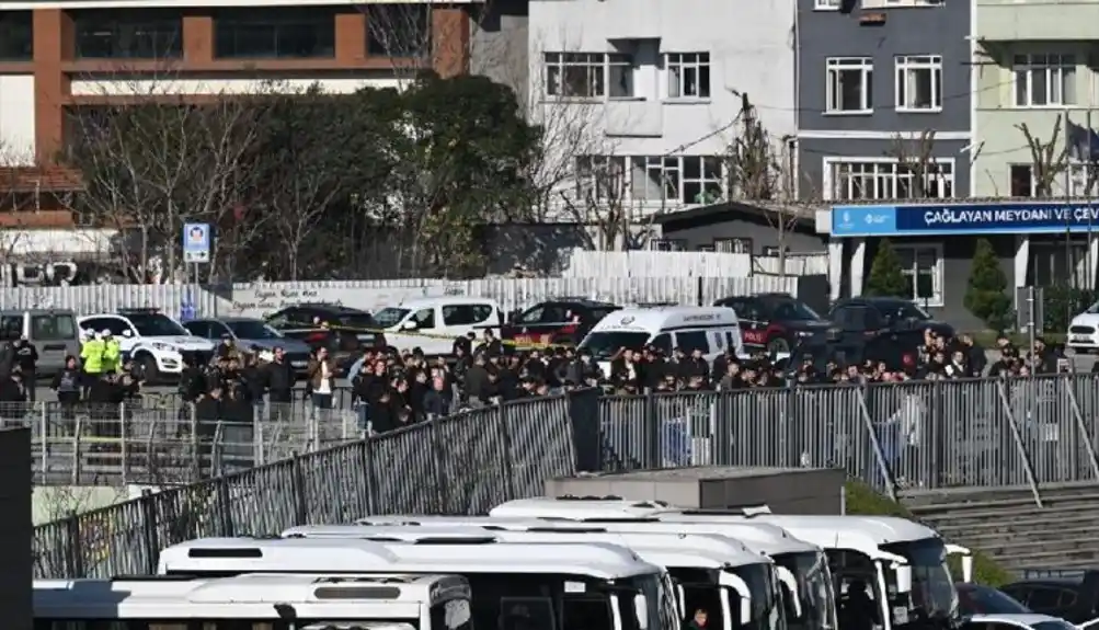 Istanbul: U napadu pet osoba ranjeno, napadači ubijeni