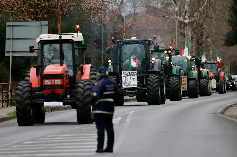 Italijanski poljoprivrednici demonstriraju protiv birokratije i jeftinog uvoza