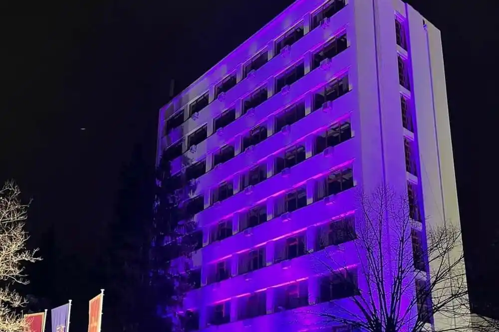 Međunarodni dan epilepsije: Zgrada Opštine Nikšić bila je osvijetljena u ljubičastoj boji