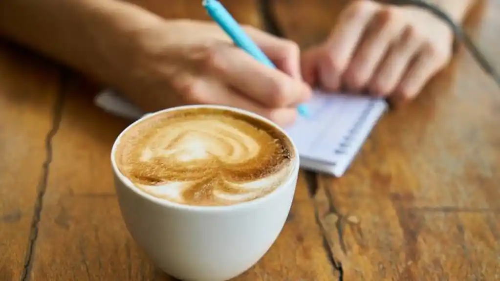 Neurolog otkriva – Ovi začini u kafi poboljšavaju koncentraciju i podstiču mršavljenje