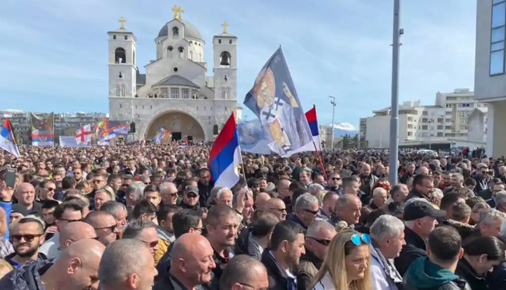 Otvoreno pismo grupe Narod se pita premijeru Milojku Spajiću: Crna Gora ni nakon izbora 11. juna nije vraćena svom narodu, već je i dalje u kandžama kriminalne elite