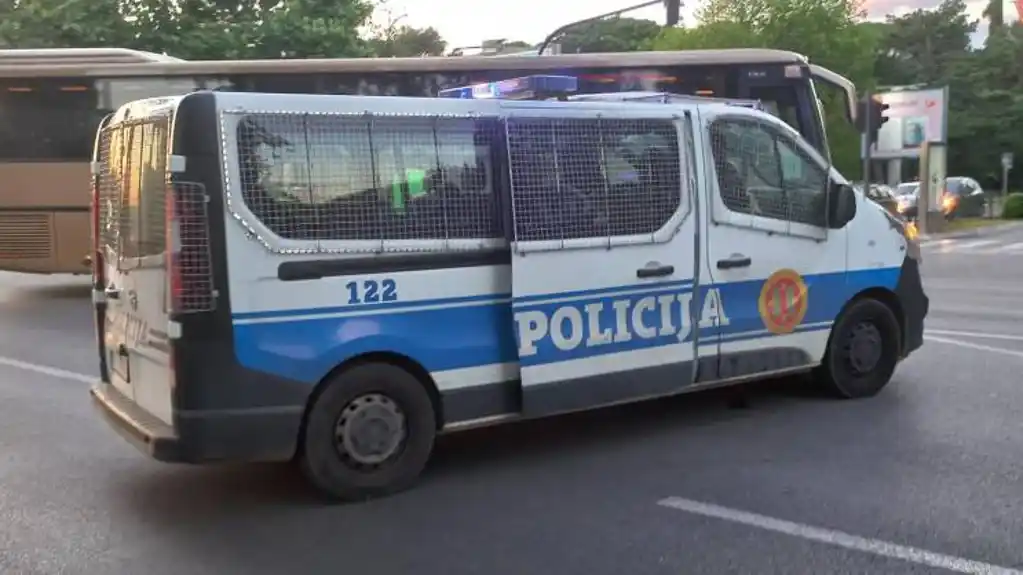 Pojačane kontrole policije u Budvi: Pronađen pištolj sa municijom