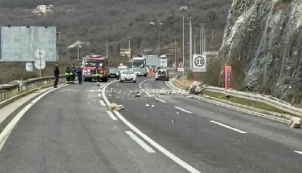 Uspostavljen saobraćaj kroz tunel Sozina