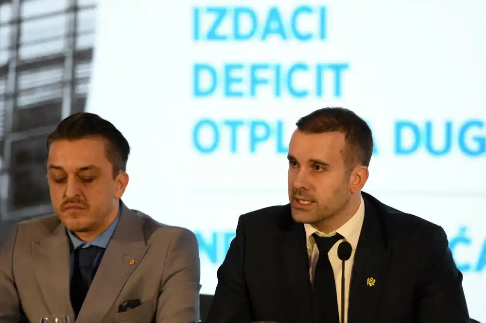 Za deficit budžeta krive nabavke uniformi, ljekova, subvencije…