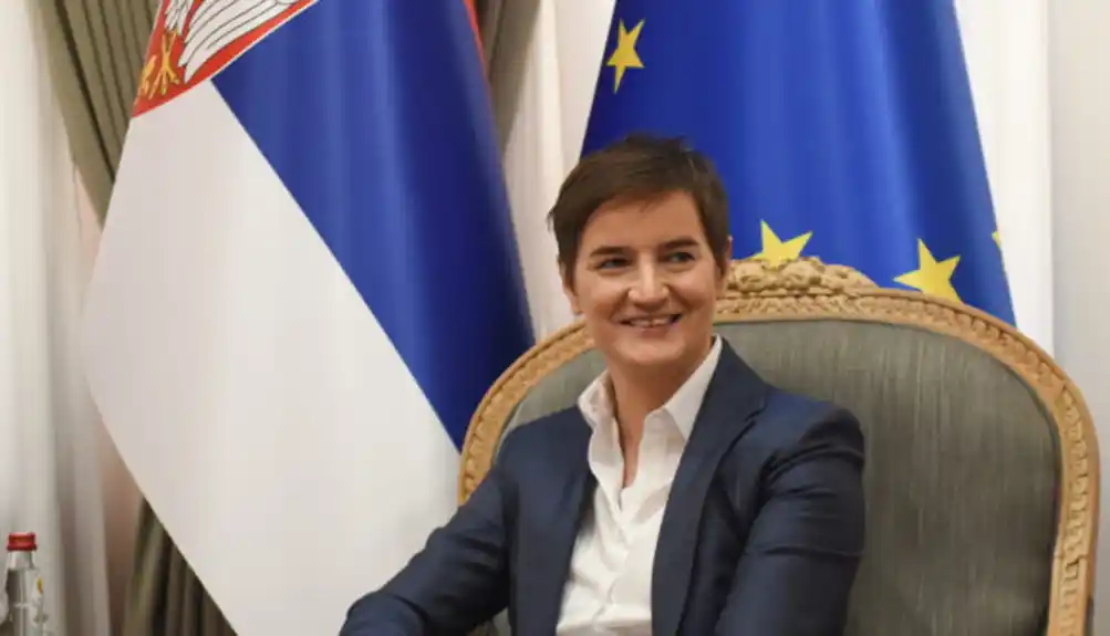 Brnabić čestitala Vučeviću: Sigurna sam da će Vlada na čijem će biti čelu nastaviti da vodi Srbiju pobjedničkim putem