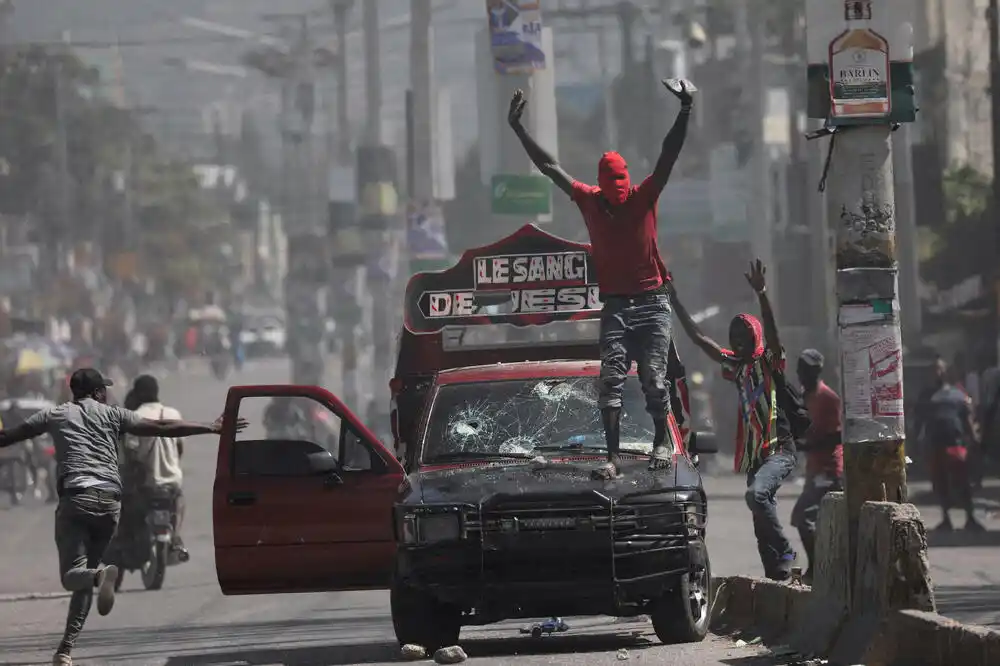 Haiti: Vanredno stanje i policijski čas u glavnom gradu, najmanje 10 mrtvih tokom bjekstva nekoliko hiljada zatvorenika