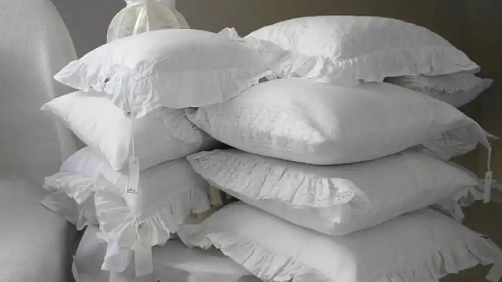 Kako oprati požutjele jastuke: Jednostavan trik koji će izbrisati fleke