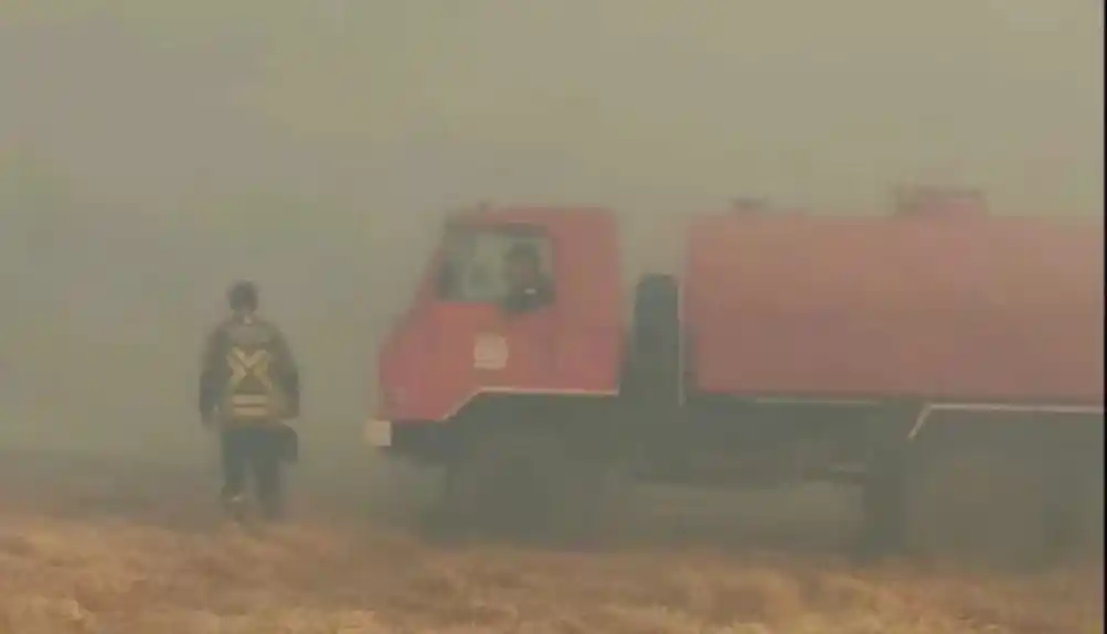 Pljevlja: Požar se sa Čavnja proširio na Crni vrh, vatrogasci branili kuće