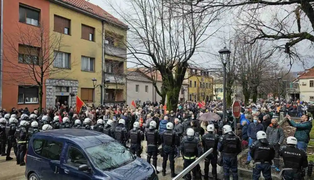 Policija piše prijave zbog protesta na Cetinju