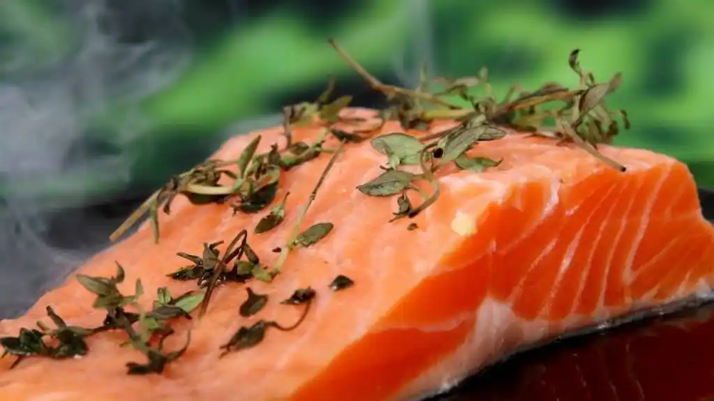 SAVRŠEN POSNI RUČAK: Napravite lososa sa orašastim plodovima kao iz restorana
