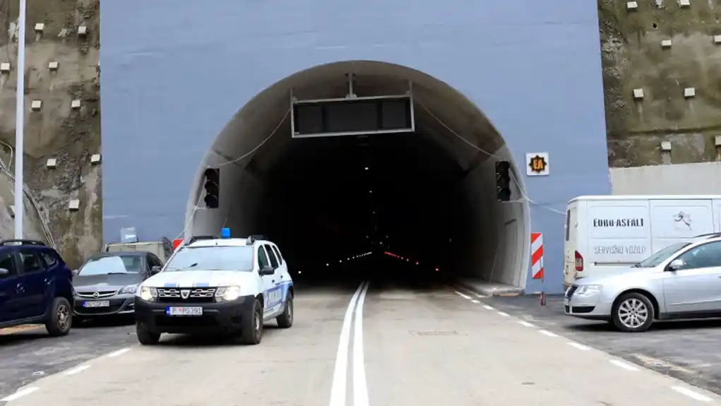 Tunel Klisura pušten u probni rad; Radulović: Ispitaćemo odgovornost izvođača za kašnjenje