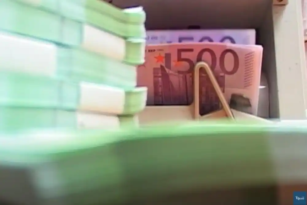 Funkcionerske naknade „jedu“ državnu kasu: U prošloj i ovoj godini isplaćeno skoro dva i po miliona eura