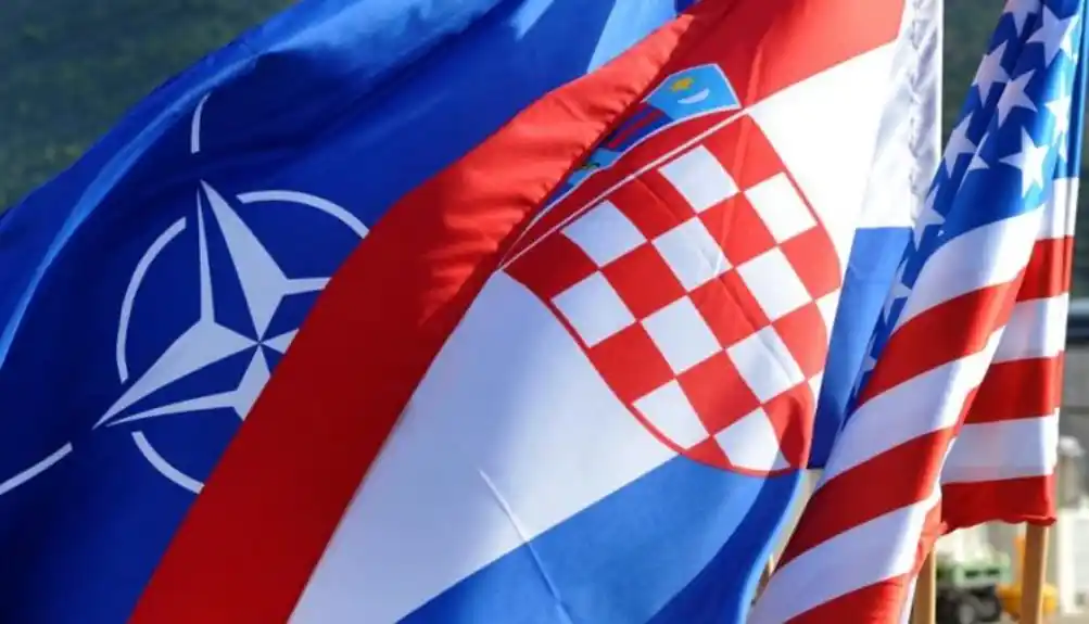 Hrvatski diplomata na sastanku NATO-a tražio da se Srbija kazni zbog neuvođenja sankcija Rusiji