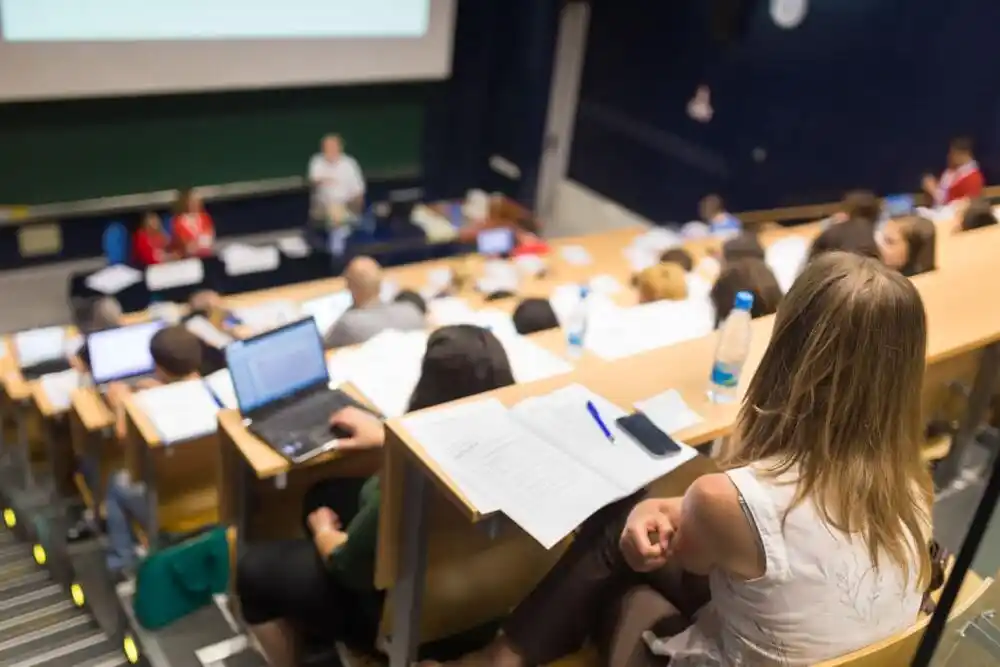 Kavčić: Ne bi trebalo da industrija diktira univerzitetima šta da podučavaju svoje studente