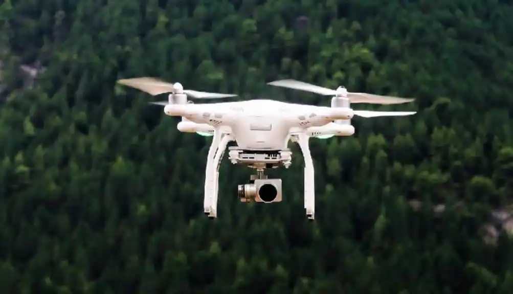 Ko hoće da upravlja dronom moraće da polaže online teorijski ispit
