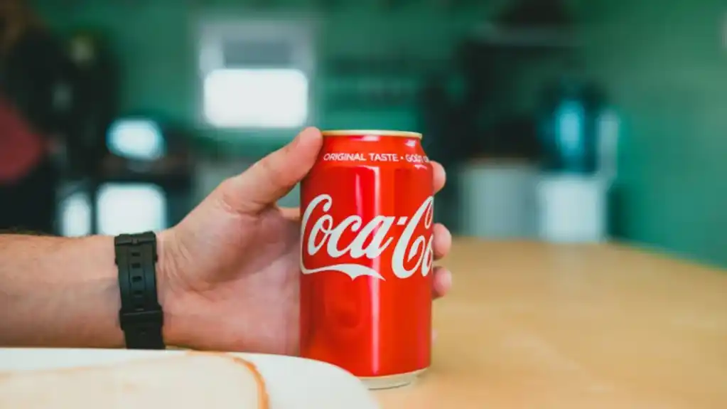 Koka-Kola vam ima bolji ukus kad je pijete iz restorana brze hrane – Postoji naučni razlog za to