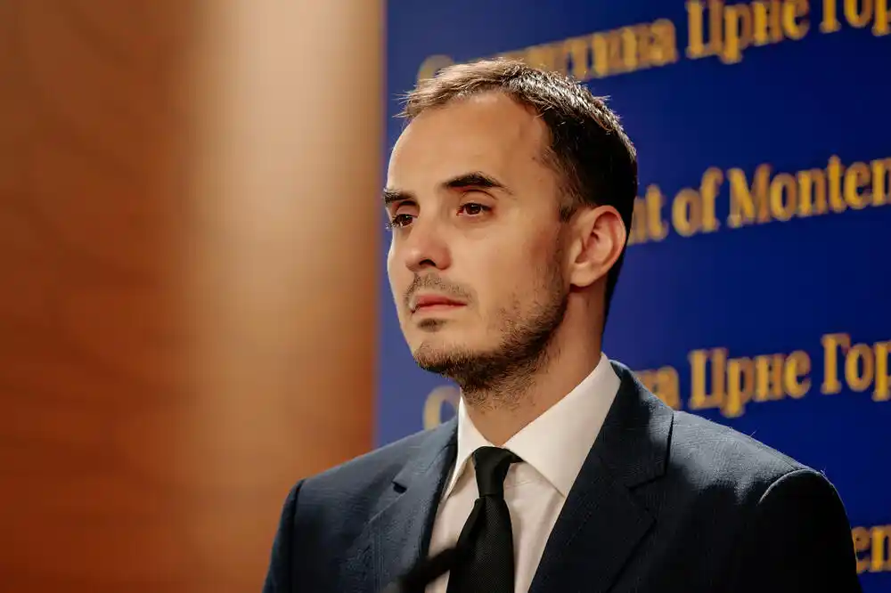 Konatar: Spajić ne dolazi u Skupštinu da bi izbjegao duel sa Abazovićem