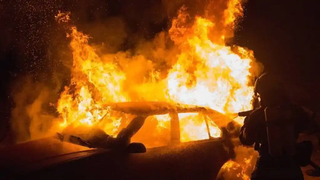 [KOLEKNa magistralnom putu gorjelo auto – Nema povrijeđenih