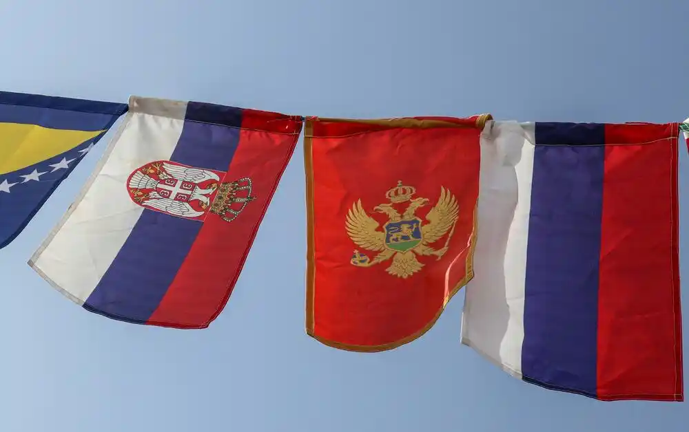 Najmanje u regionu: Desetina građana Srbije potpuno podržava prozapadnu spoljnu politiku
